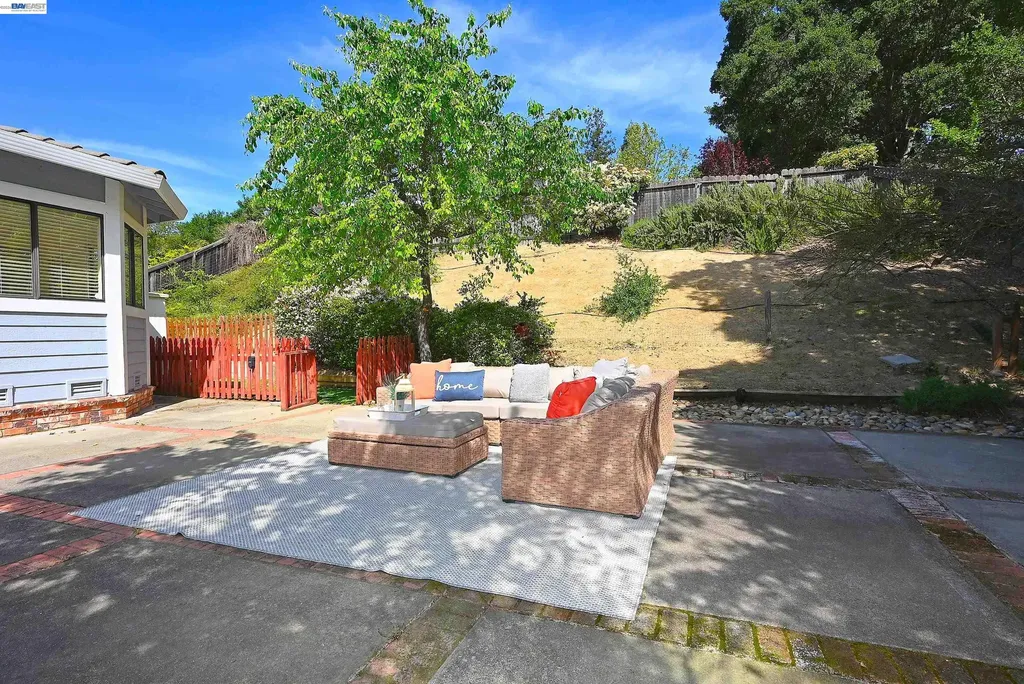 16 Mcnamara Lane Martinez CA 94553