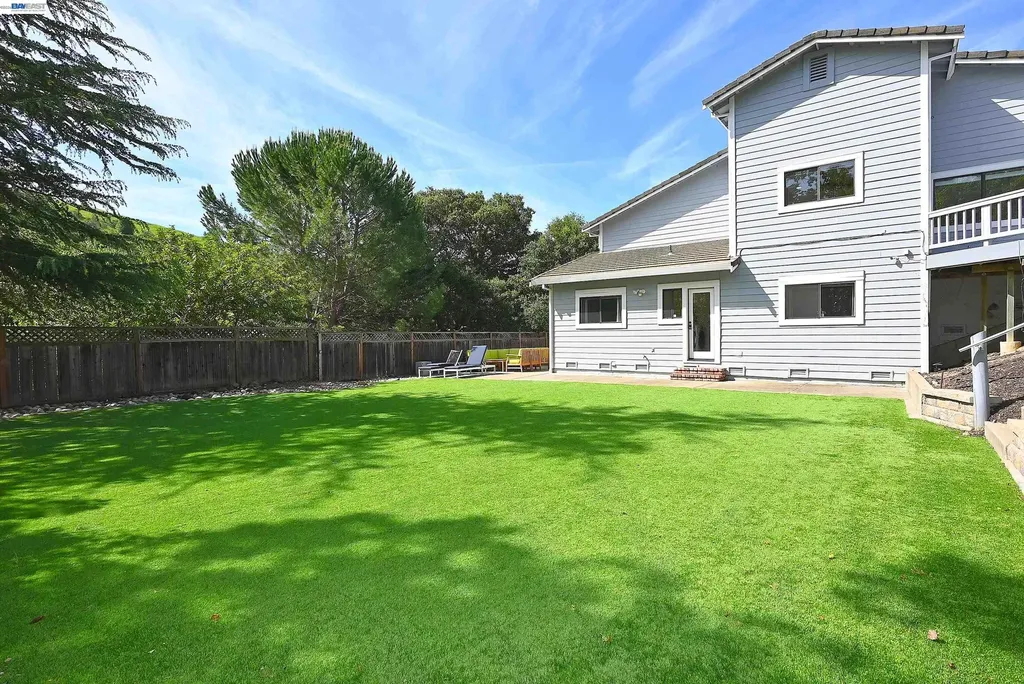 16 Mcnamara Lane Martinez CA 94553