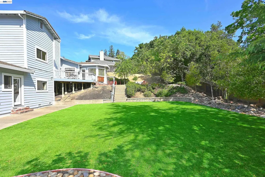 16 Mcnamara Lane Martinez CA 94553