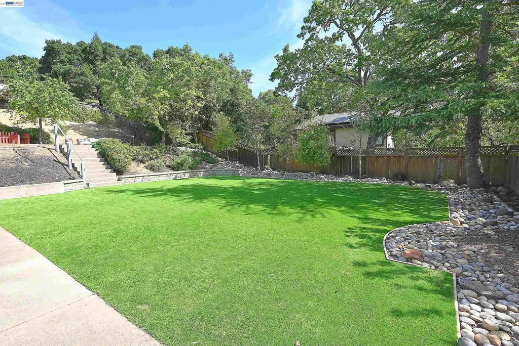 16 Mcnamara Lane Martinez CA 94553