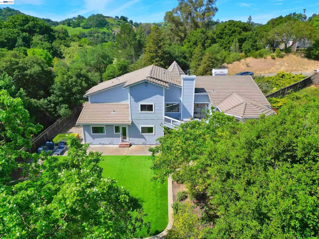16 Mcnamara Lane Martinez CA 94553