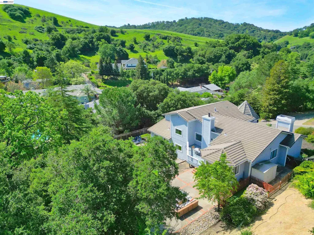 16 Mcnamara Lane Martinez CA 94553