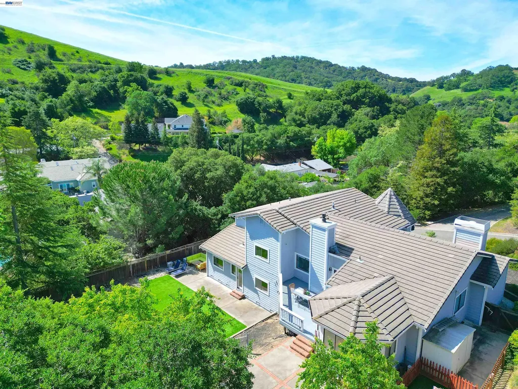 16 Mcnamara Lane Martinez CA 94553