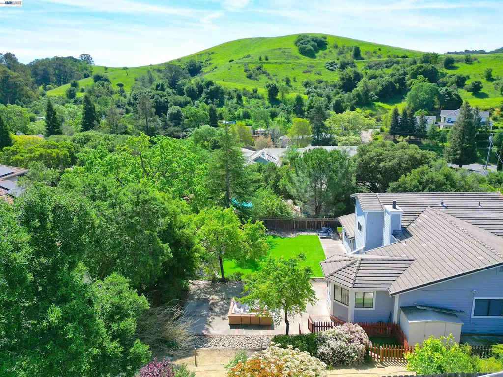 16 Mcnamara Lane Martinez CA 94553