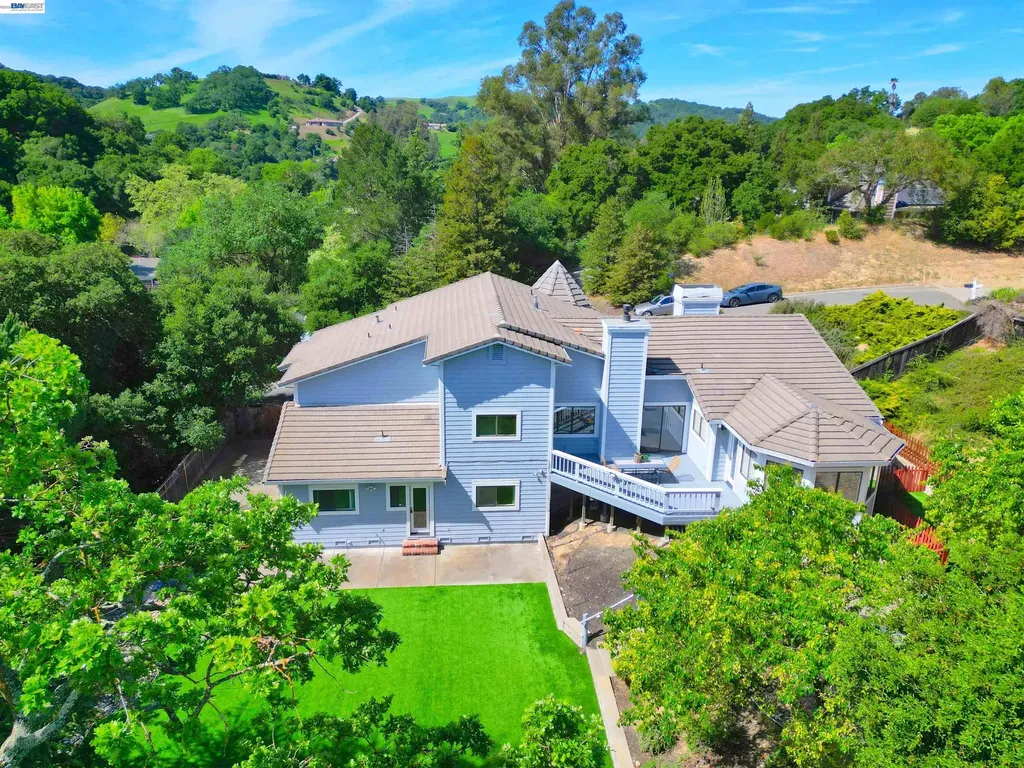 16 Mcnamara Lane Martinez CA 94553
