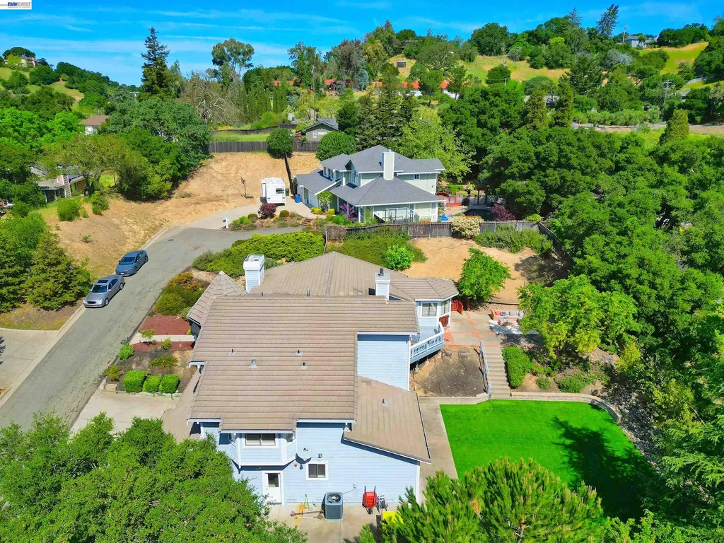 16 Mcnamara Lane Martinez CA 94553