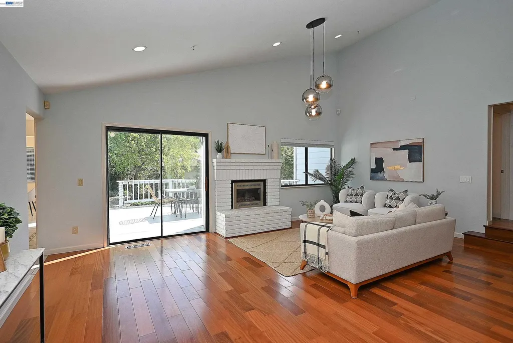 16 Mcnamara Lane Martinez CA 94553