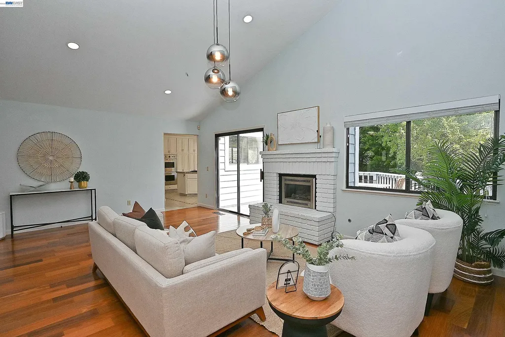 16 Mcnamara Lane Martinez CA 94553