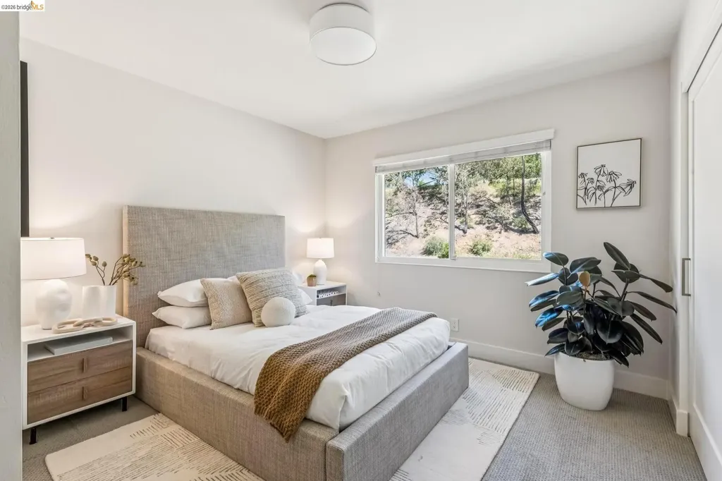 25 Graeagle Oakland CA 94605