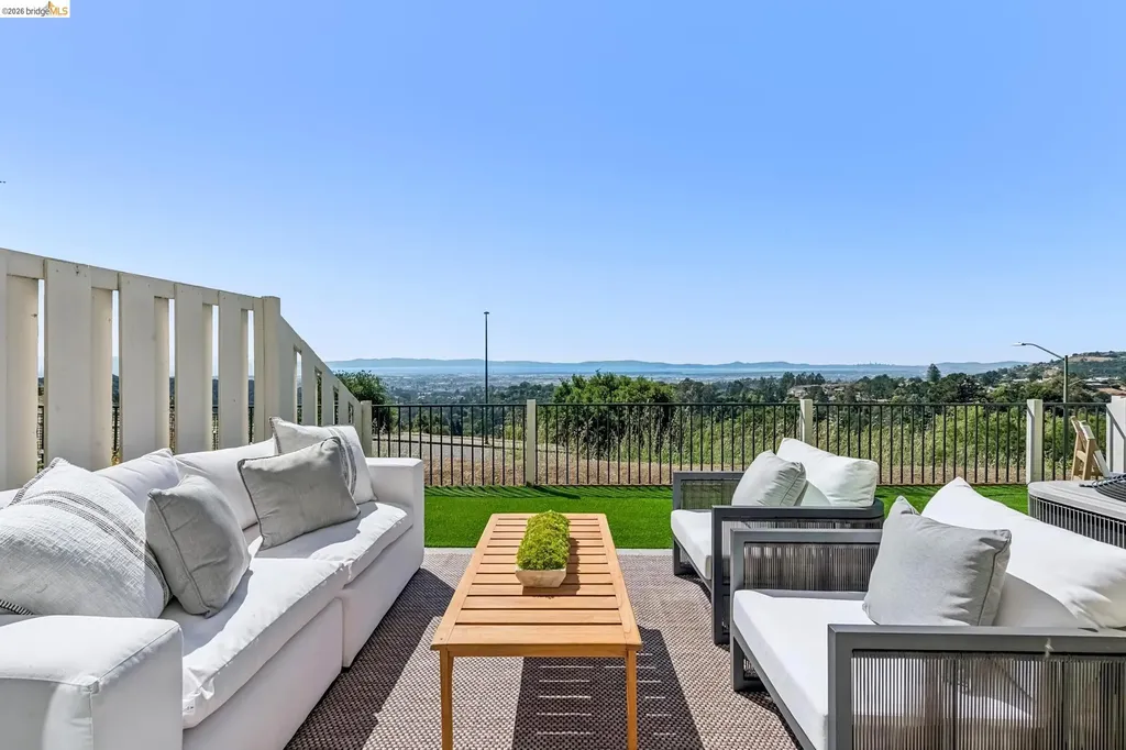 25 Graeagle Oakland CA 94605