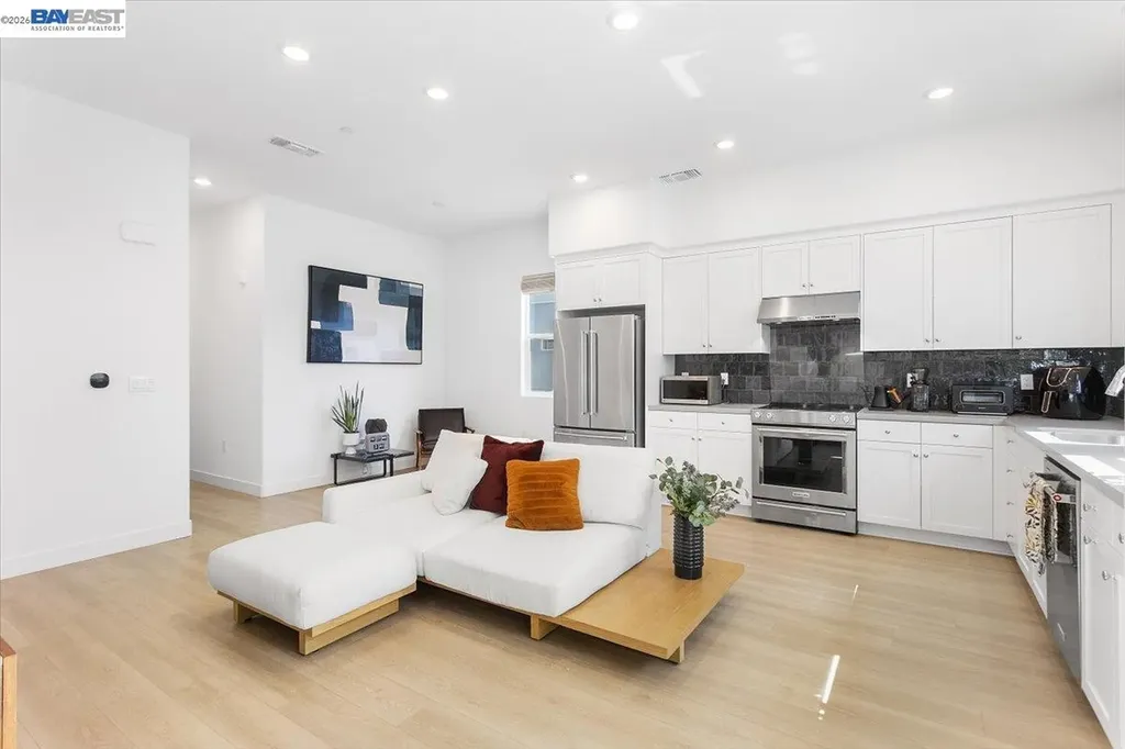 592 Somi Court Hayward CA 94544