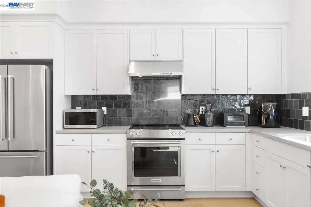 592 Somi Court Hayward CA 94544
