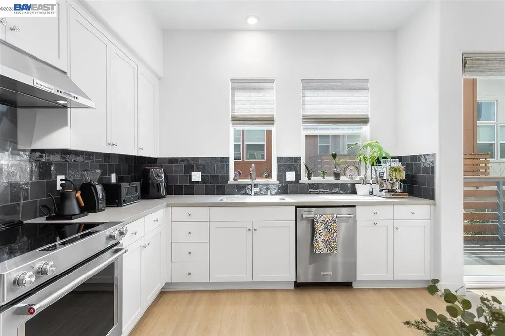 592 Somi Court Hayward CA 94544