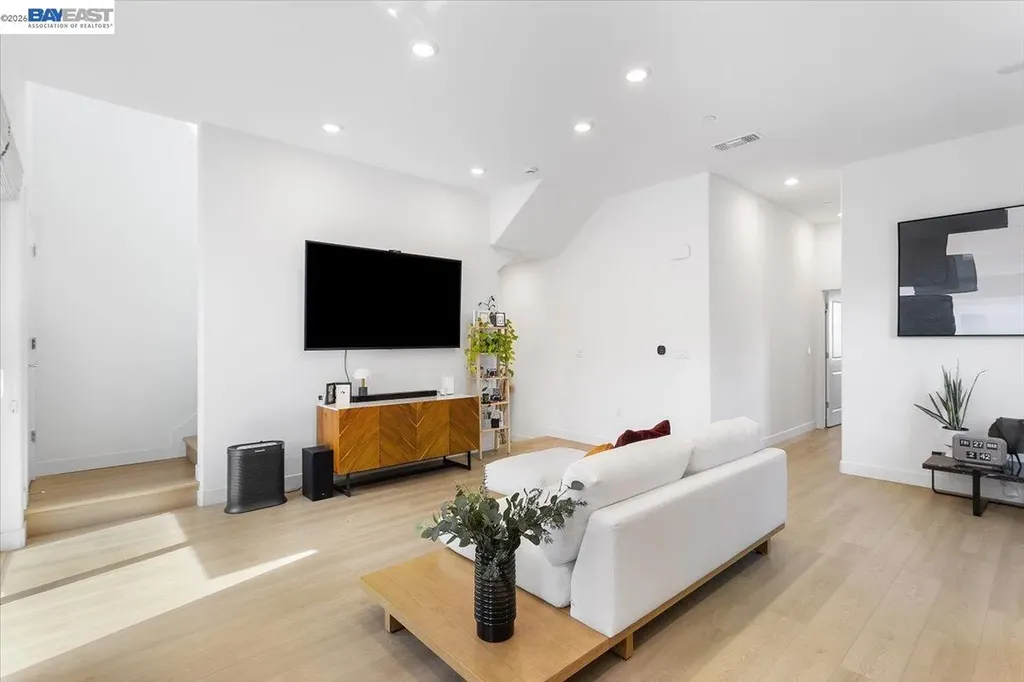 592 Somi Court Hayward CA 94544