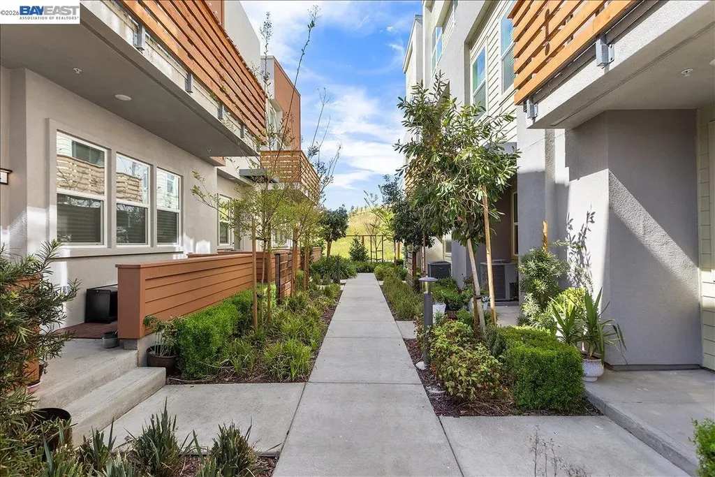 592 Somi Court Hayward CA 94544