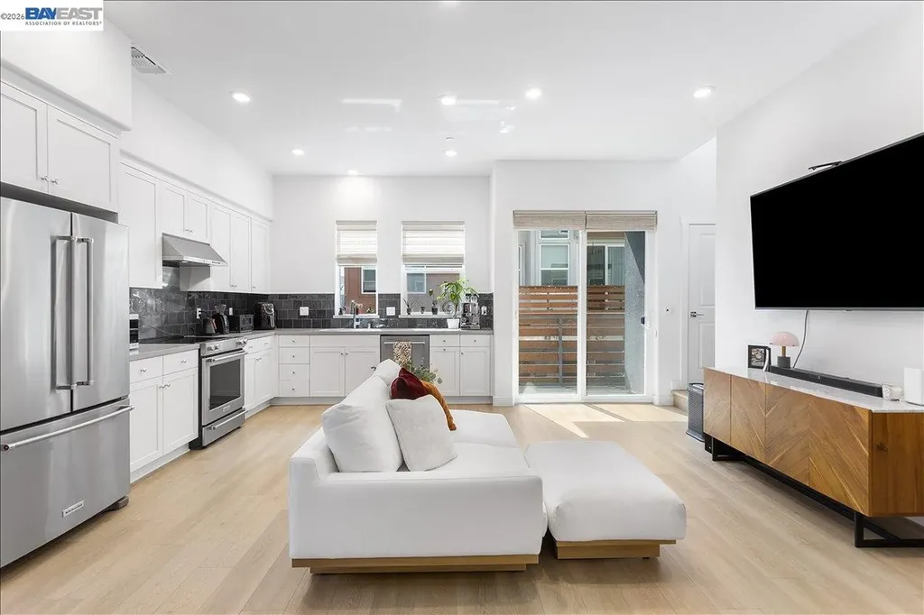 592 Somi Court Hayward CA 94544