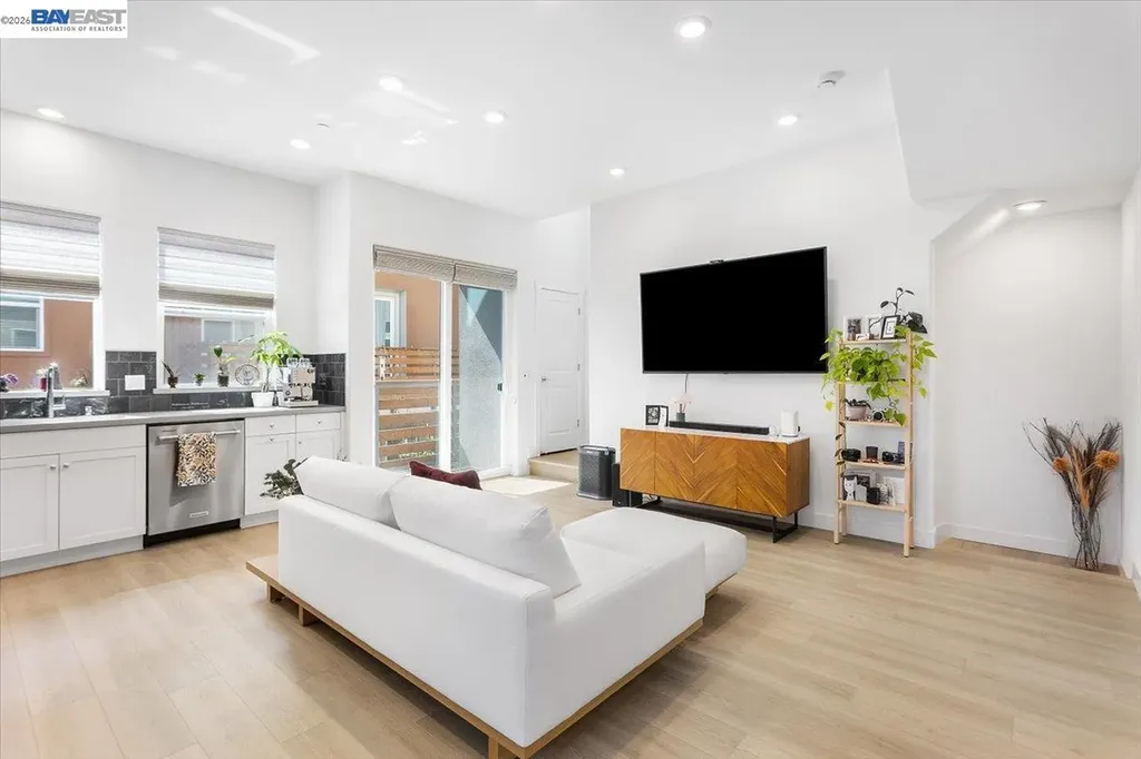 592 Somi Court Hayward CA 94544
