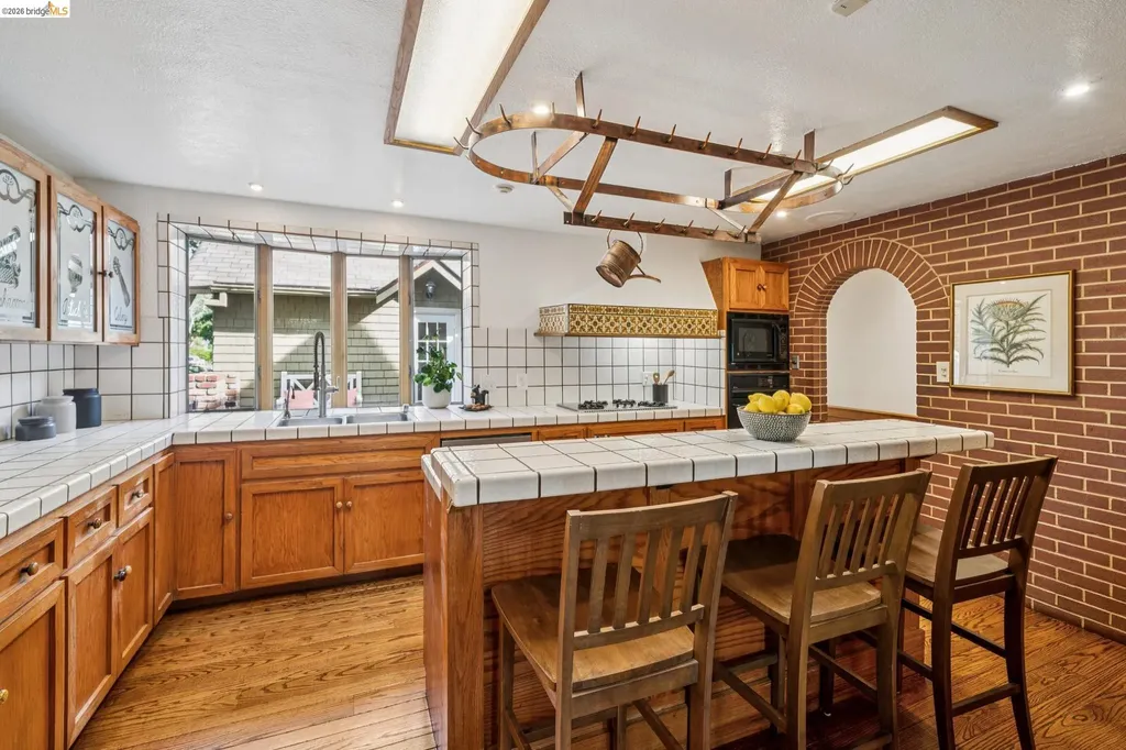 824 Paru Street Alameda CA 94501