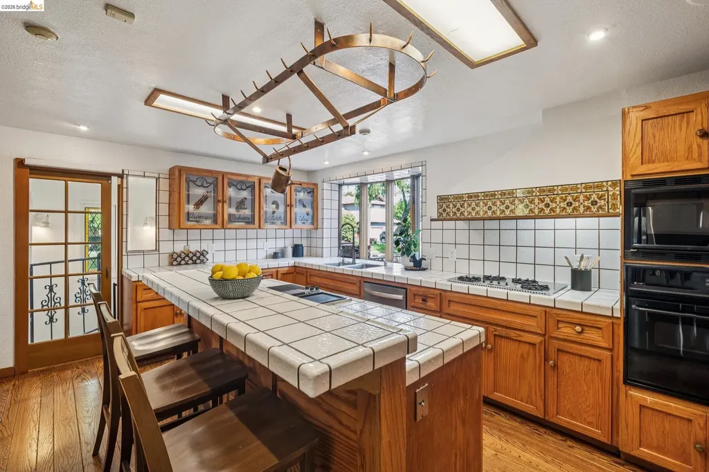 824 Paru Street Alameda CA 94501