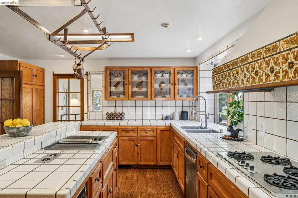 824 Paru Street Alameda CA 94501