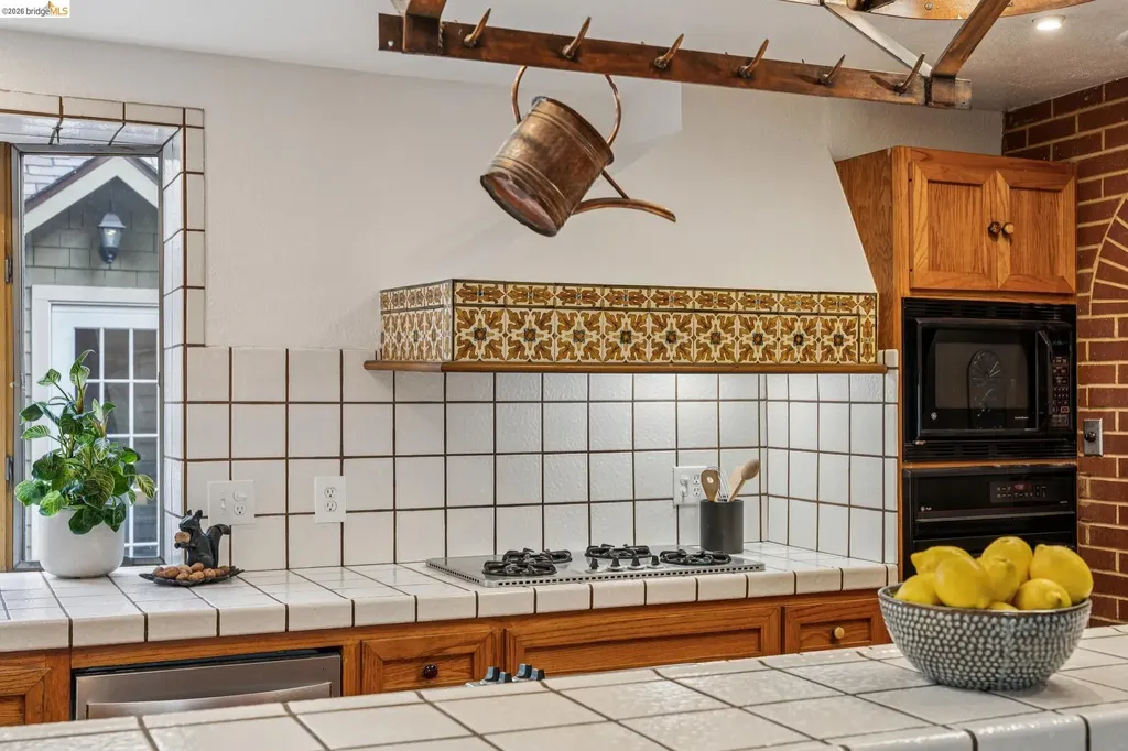 824 Paru Street Alameda CA 94501