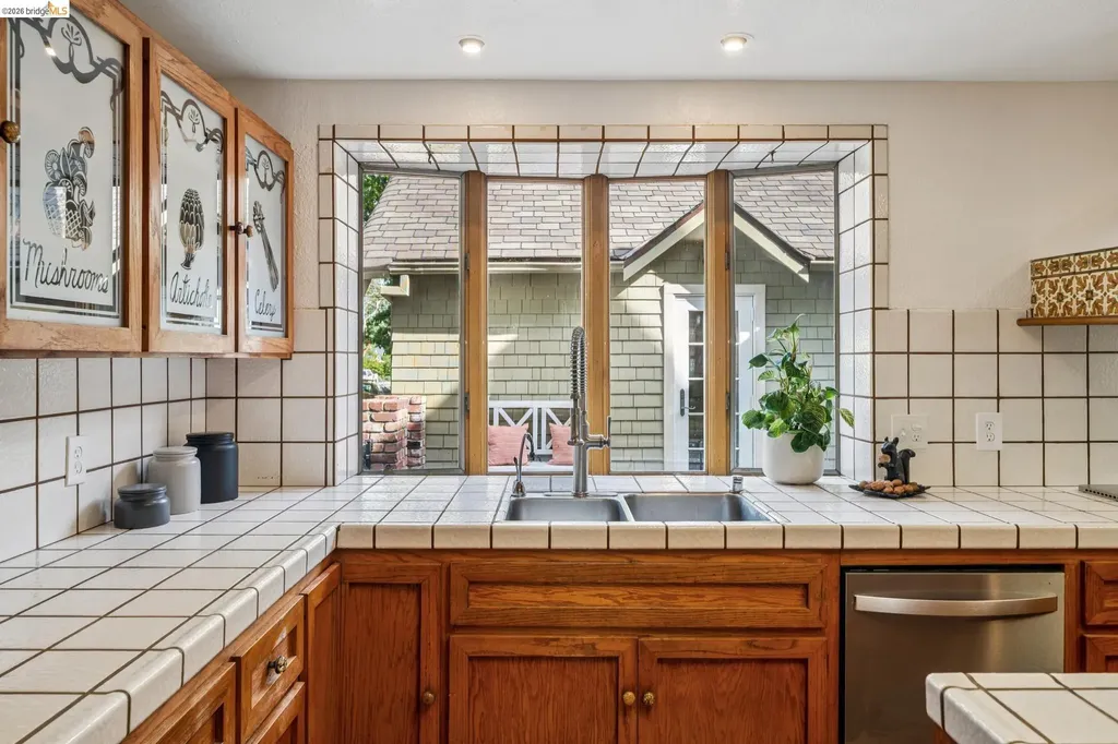 824 Paru Street Alameda CA 94501