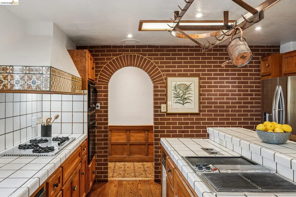 824 Paru Street Alameda CA 94501