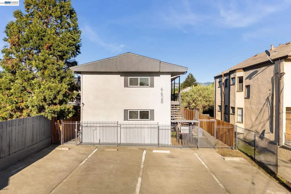 6628 Helen Court Oakland CA 94608