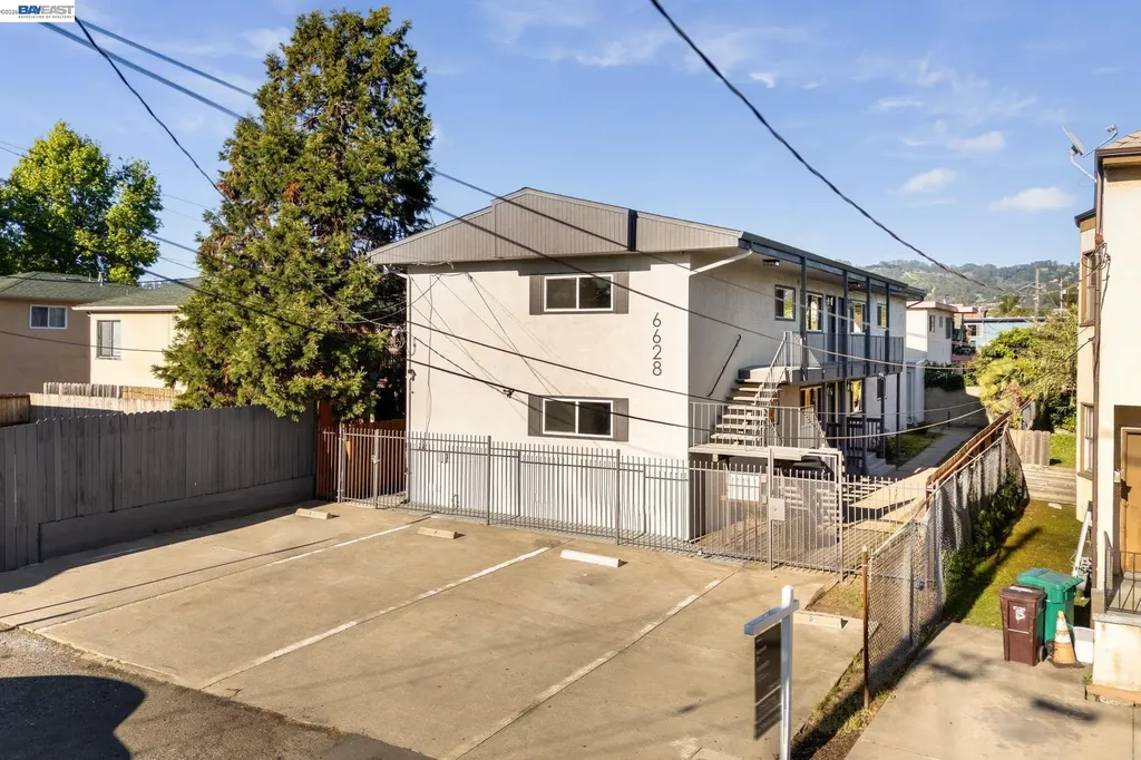 6628 Helen Court Oakland CA 94608