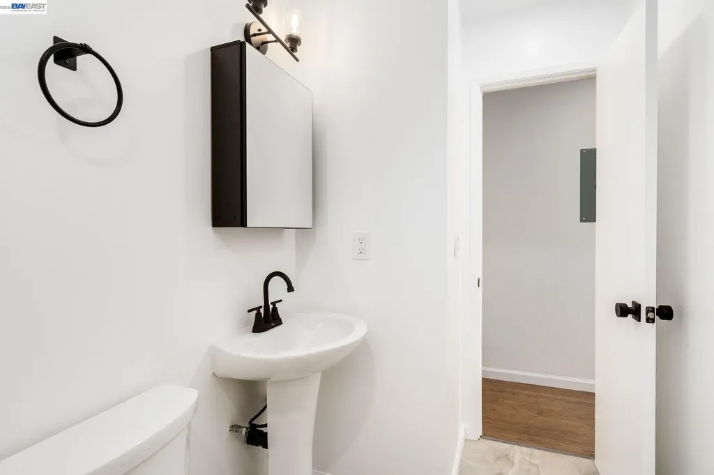 6628 Helen Court Oakland CA 94608