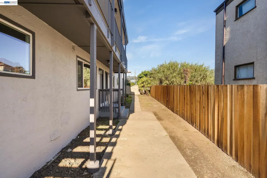 6628 Helen Court Oakland CA 94608