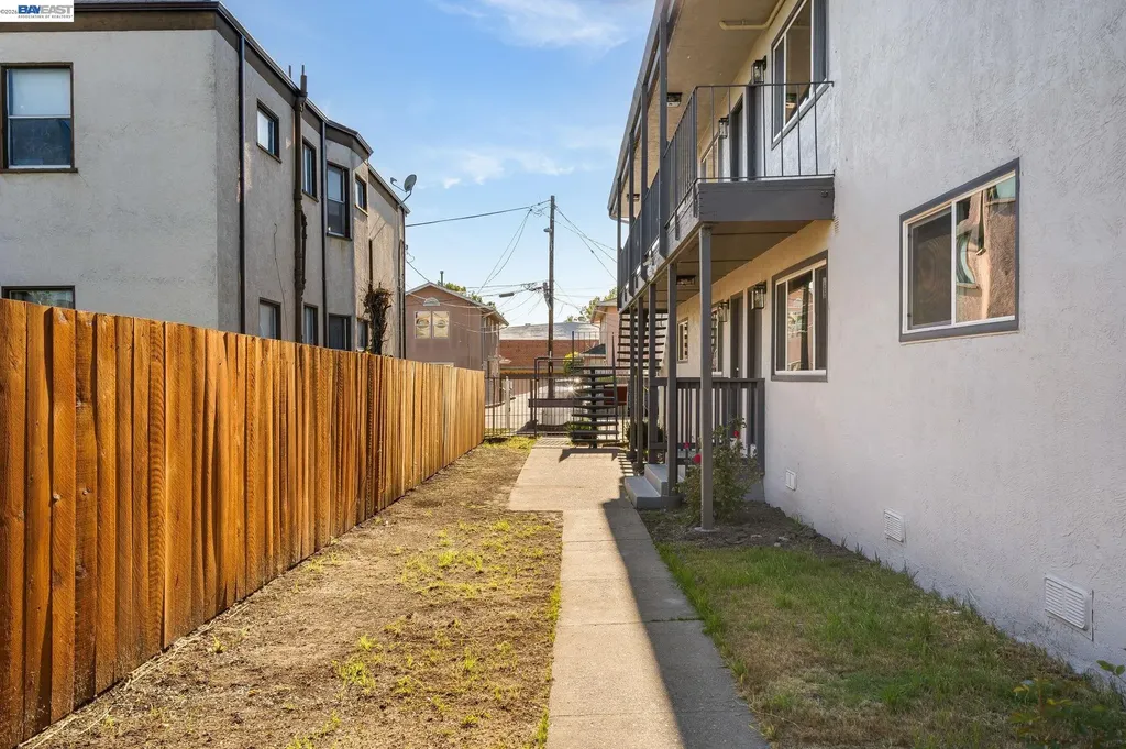 6628 Helen Court Oakland CA 94608