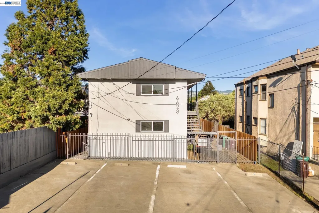 6628 Helen Court Oakland CA 94608