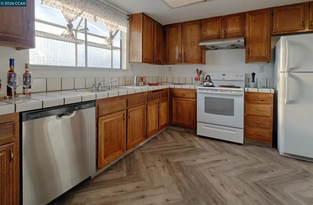 2585 El Portal Drive San Pablo CA 94806