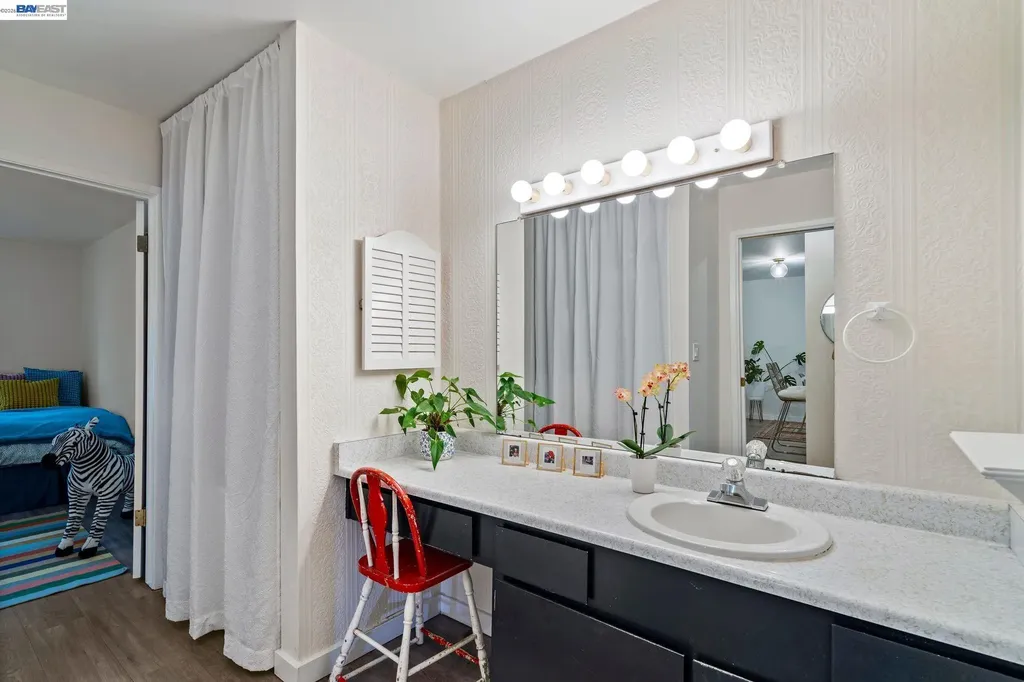 955 Shorepoint Court Alameda CA 94501