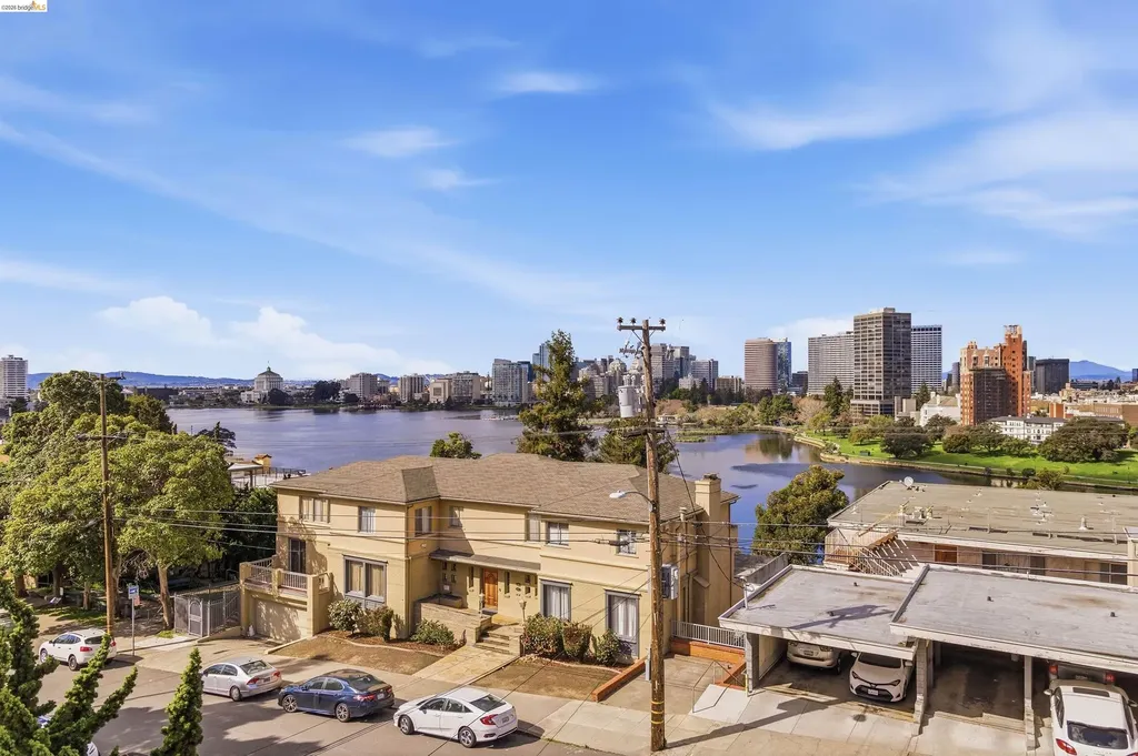 474 Merritt Avenue Oakland CA 94610