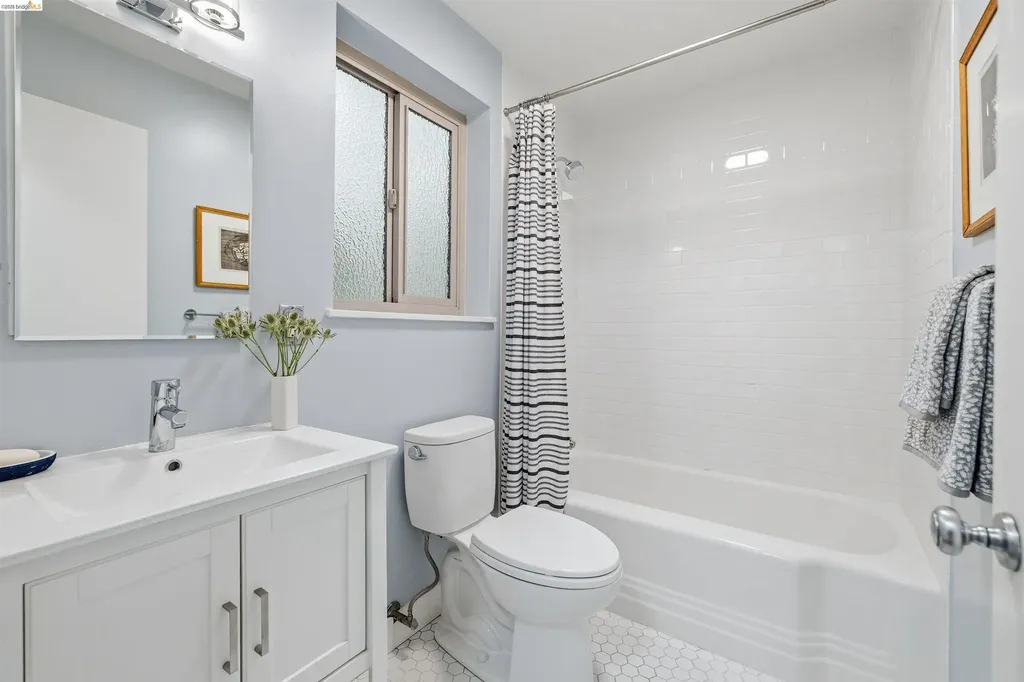474 Merritt Avenue Oakland CA 94610