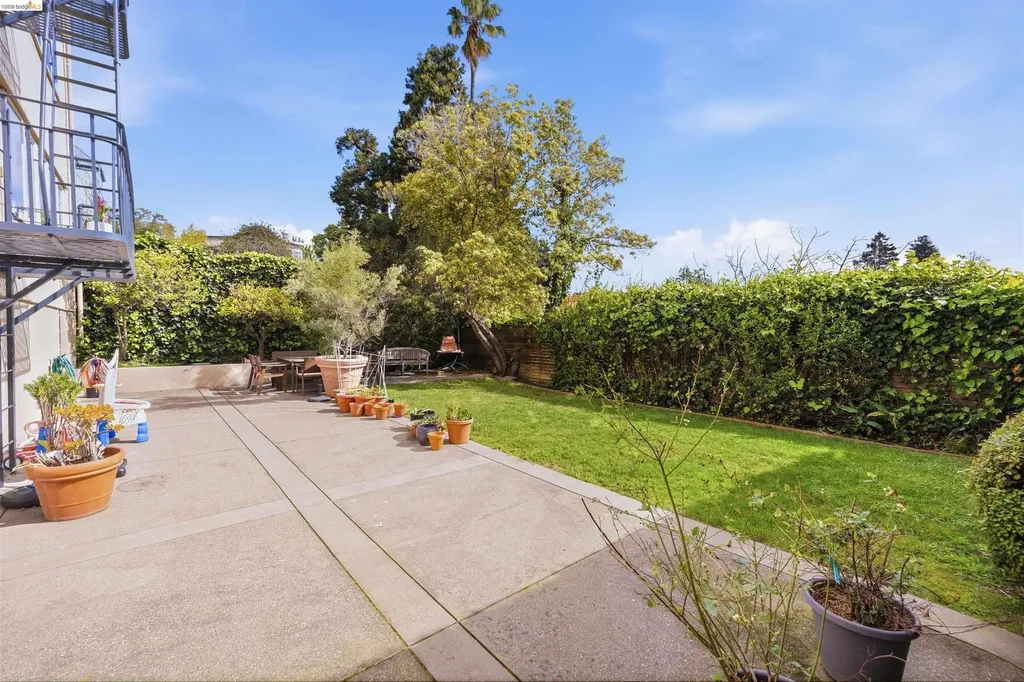 474 Merritt Avenue Oakland CA 94610