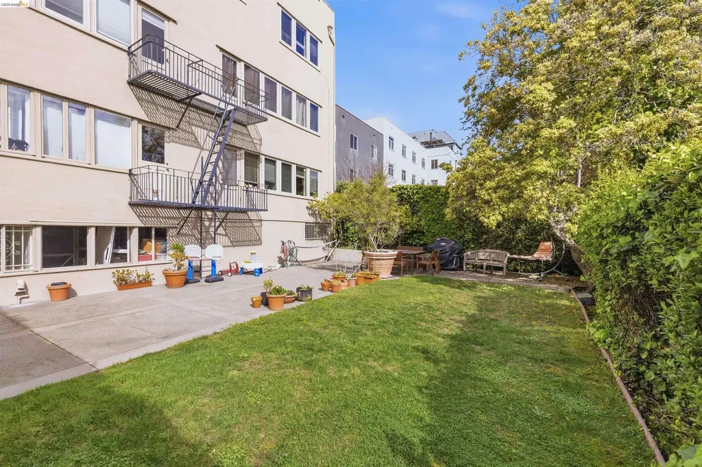 474 Merritt Avenue Oakland CA 94610