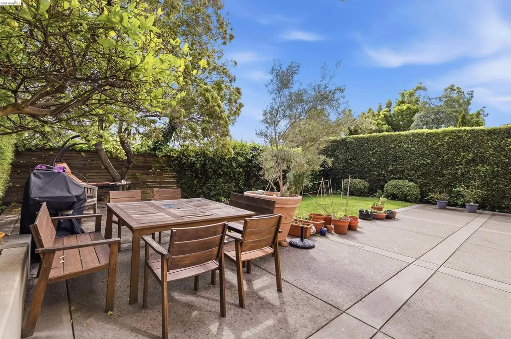 474 Merritt Avenue Oakland CA 94610