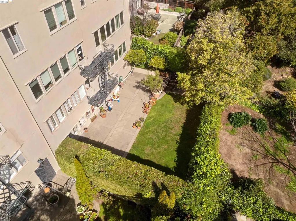 474 Merritt Avenue Oakland CA 94610