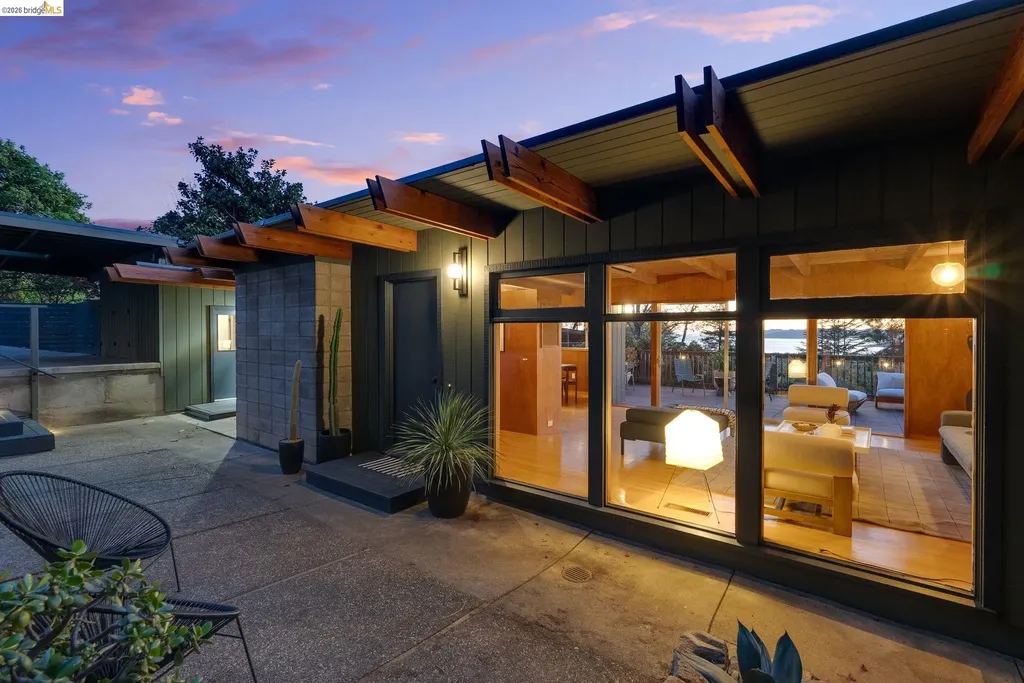 Kensington CA, 21 Norwood Avenue