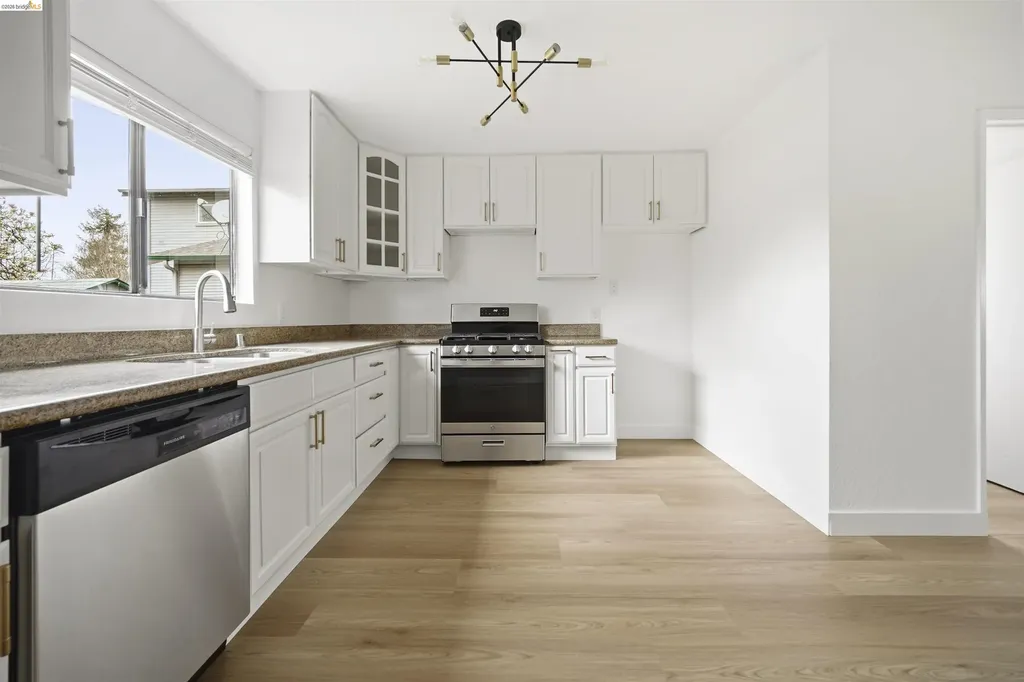 10933 Julius Street Oakland CA 94605