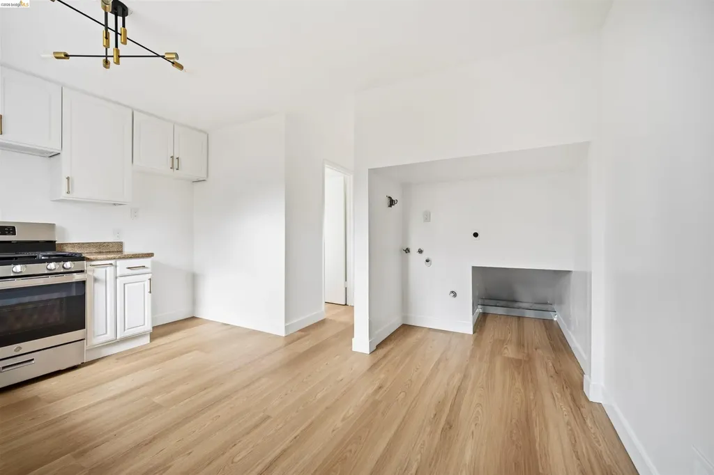 10933 Julius Street Oakland CA 94605