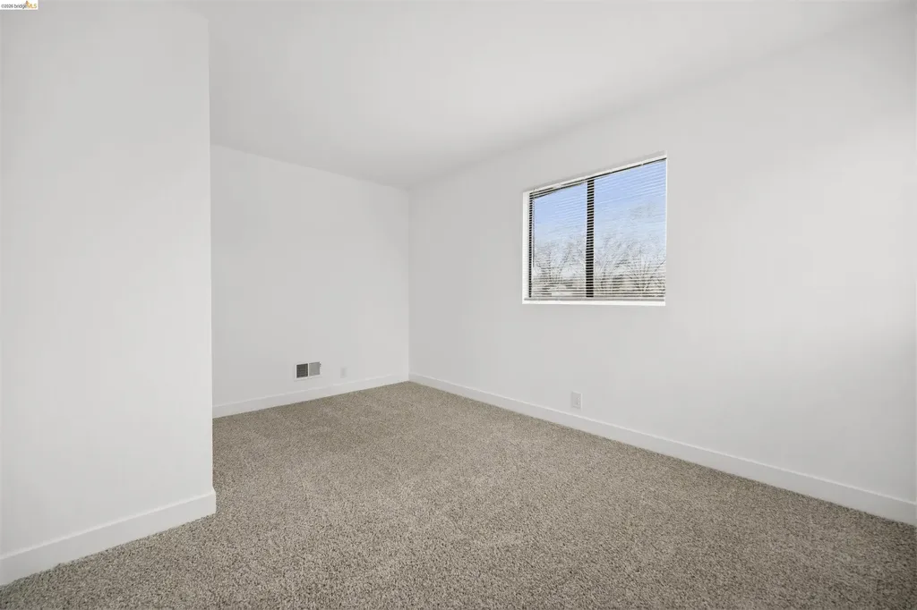 10933 Julius Street Oakland CA 94605