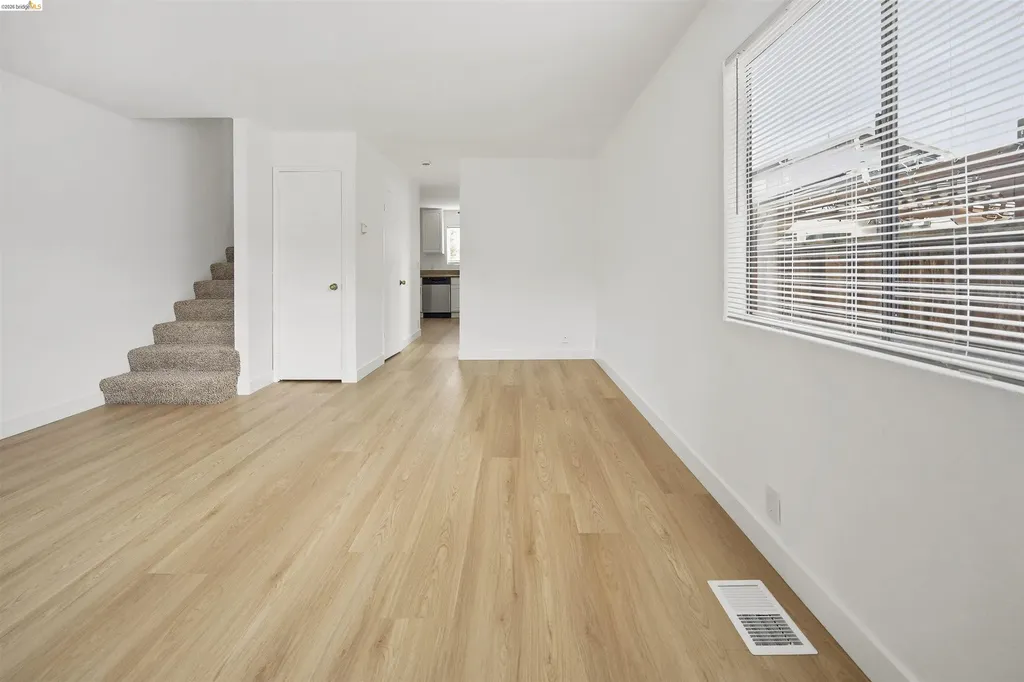10933 Julius Street Oakland CA 94605
