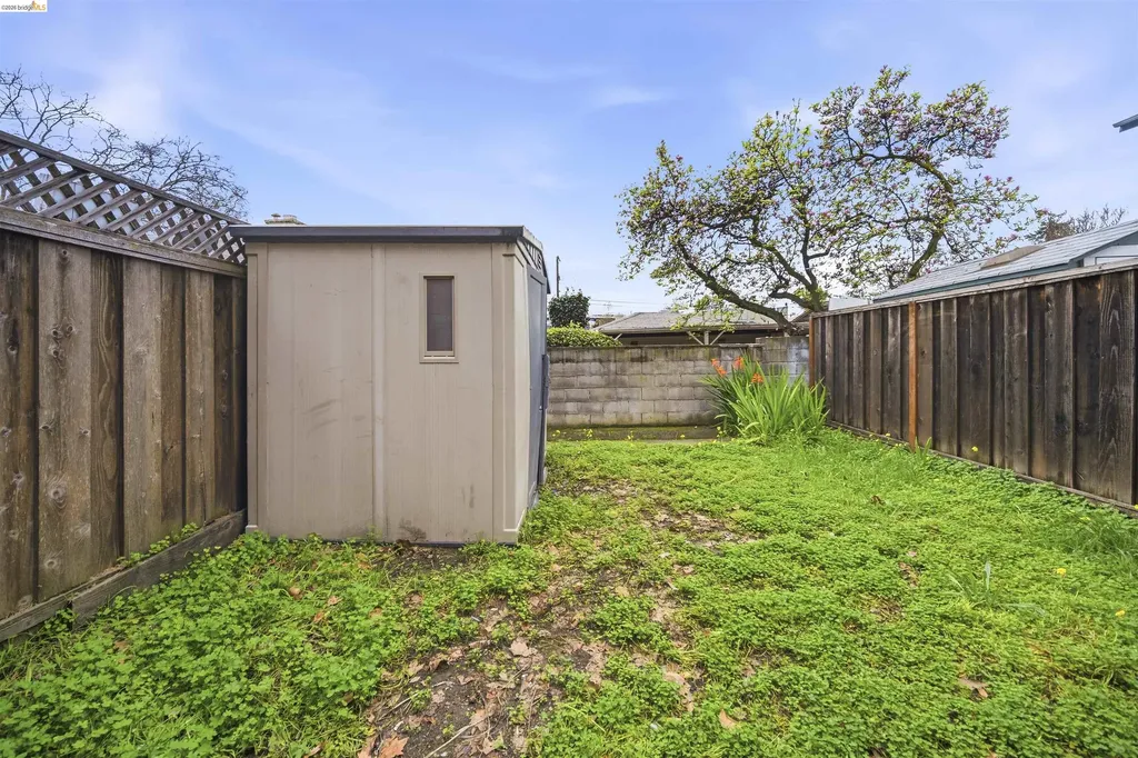 10933 Julius Street Oakland CA 94605