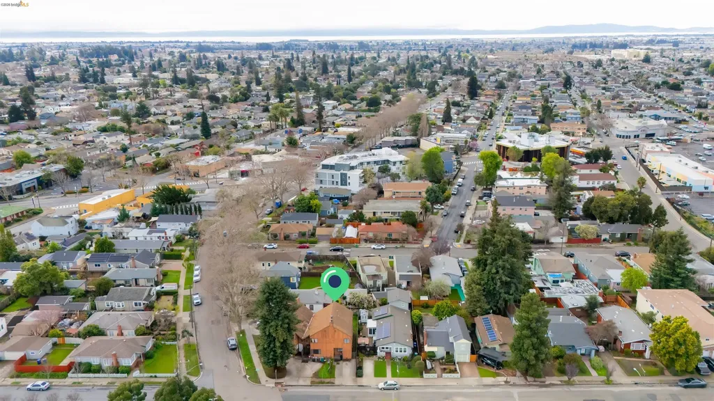 10933 Julius Street Oakland CA 94605