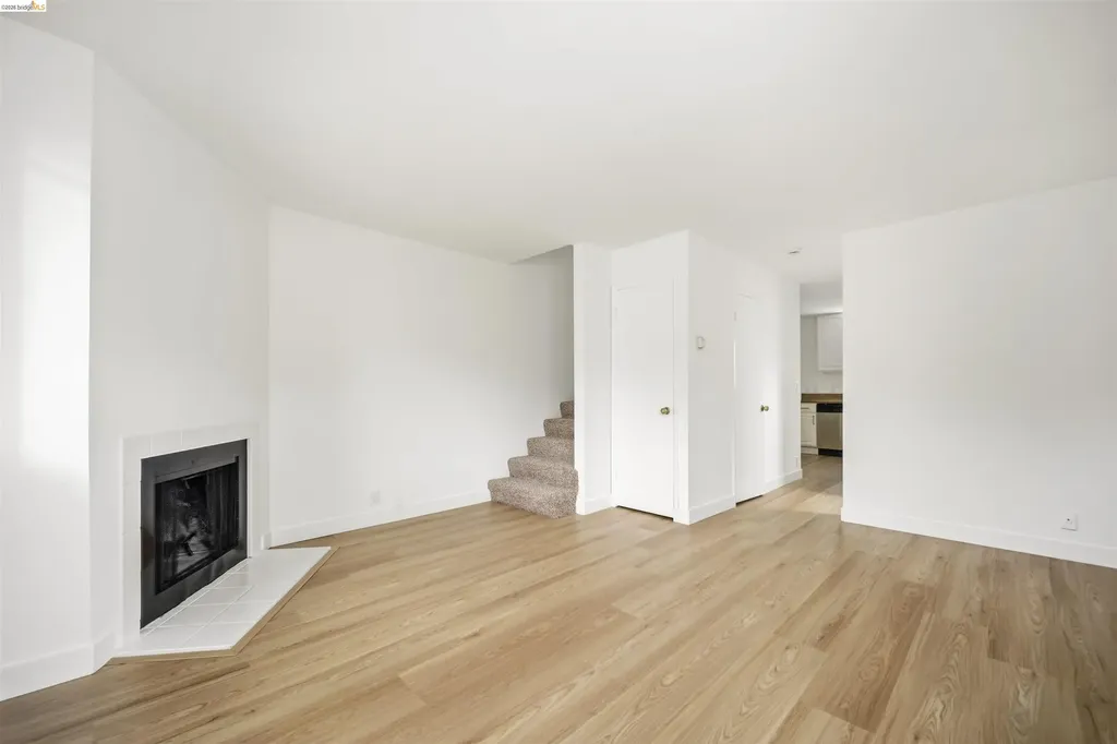 10933 Julius Street Oakland CA 94605