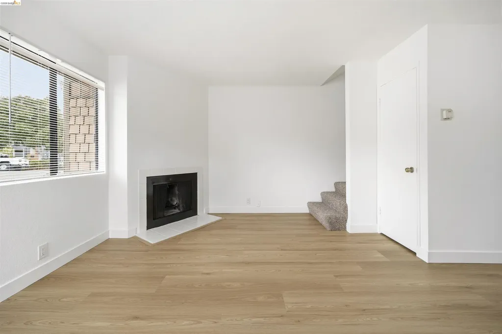 10933 Julius Street Oakland CA 94605